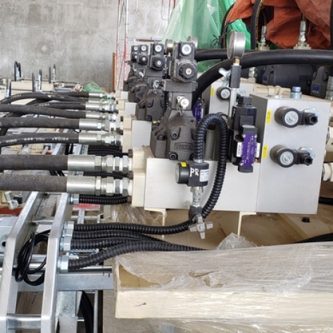 So sánh ống ruột gà lõi thép và ống thép cứng nên dùng loại nào cho khu vực trần, góc khuất và máy móc