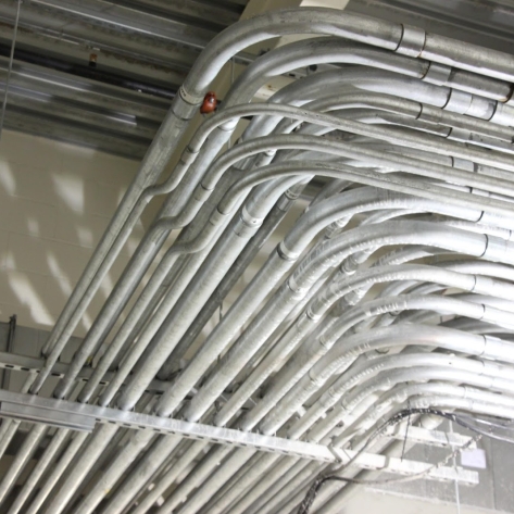 Ống thép luồn dây điện Việt Nam vì sao ngày càng được kỹ sư cơ điện ưu tiên sử dụng