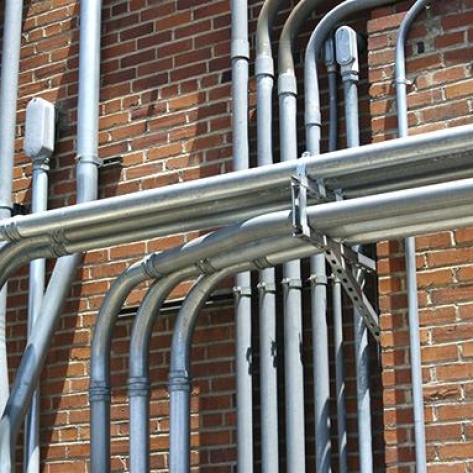 Lý do nên sử dụng ống thép luồn dây điện