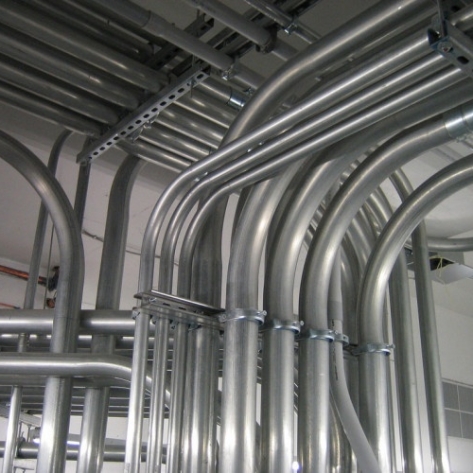 Vì sao các chung cư nên sử dụng ống thép luồn dây điện?